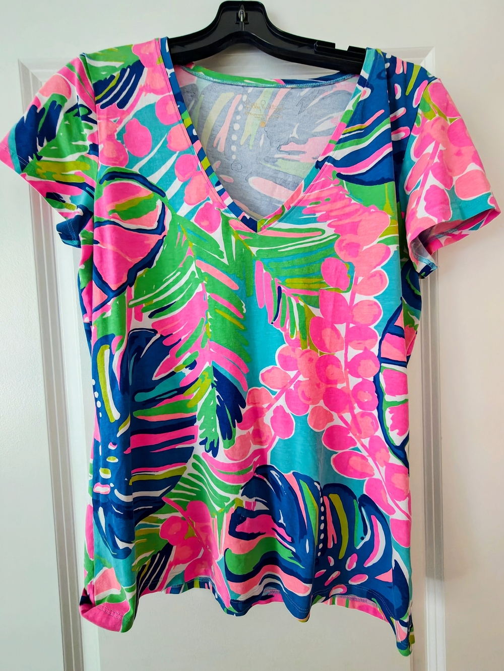 Lilly Pulitzer Pink Blue Green Floral V-Neck Short Sleeve Tee